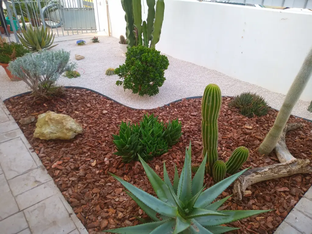 aiuole con corteccia di pino