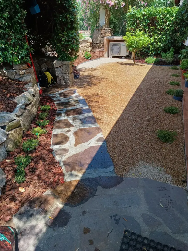 cortile con decoro